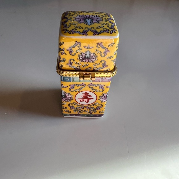 Handpainted Yellow Floral Ceramic Keepsake Box - Picture 5 of 7